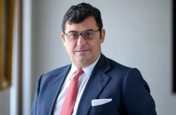 Una foto professionale, mezzo busto, di Alberto Mancuso