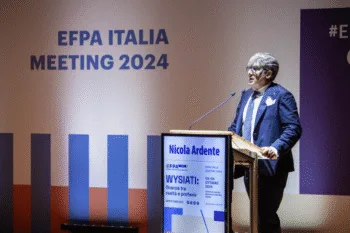 Nicola Ardente, presidente di Efpa Italia, sul palco dell'edizione 2024 del meeting