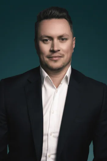 George Taylor, direttore generale e corresponsabile GlobalX Etfs Europe in una foto professionale nella quale indossa una giacca nera con camicia bianca senza cravatta