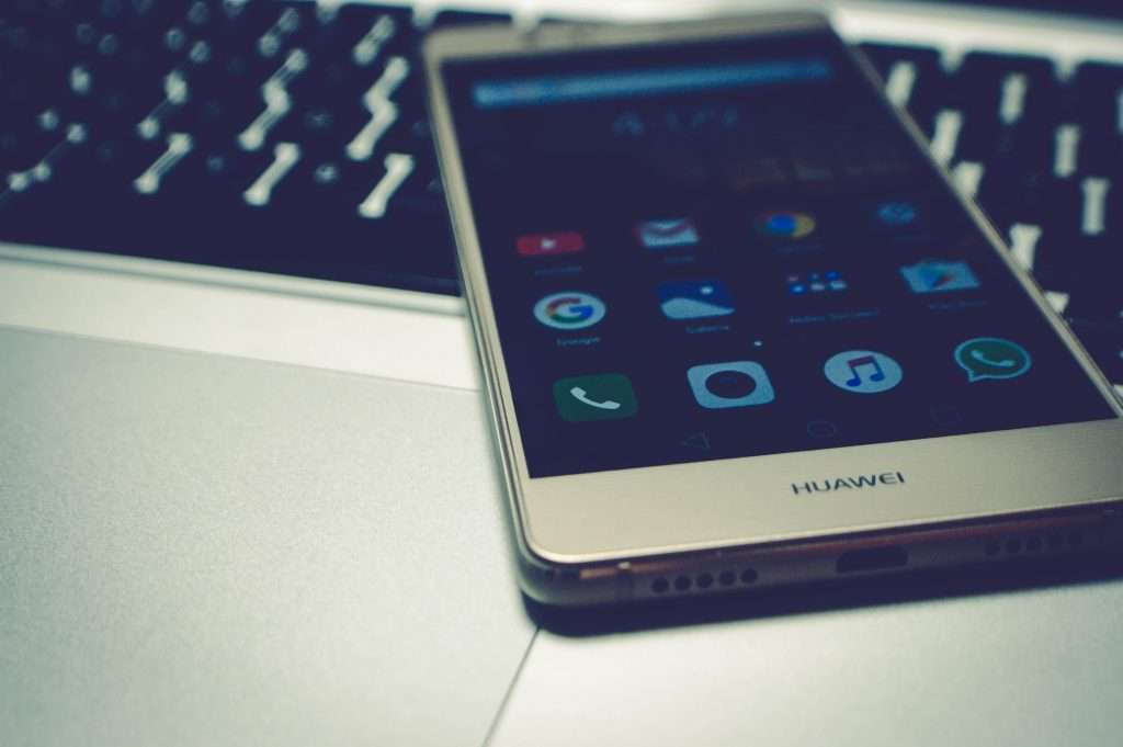 Huawei, scatta l'effetto domino