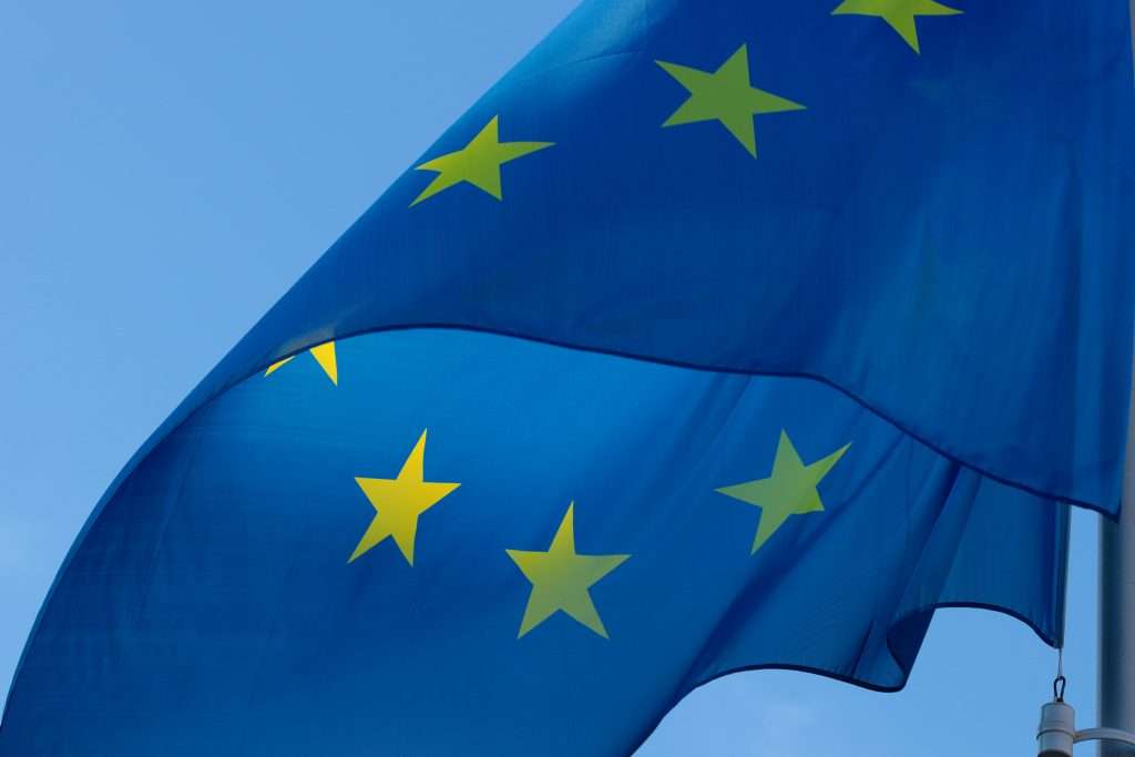 Eurozona: settore servizi solido ma non basta
