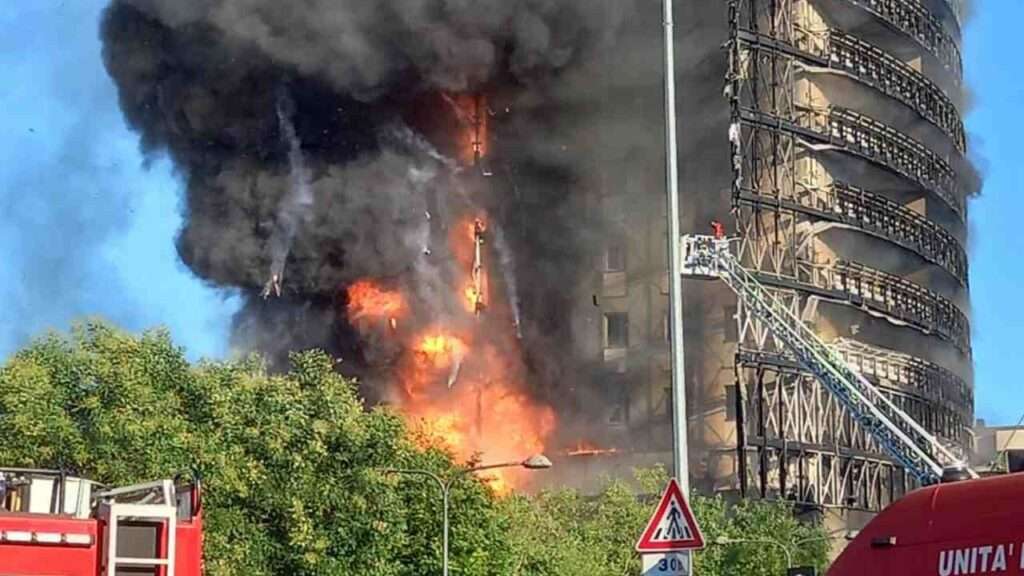 Torre dei Moro: dopo incendio Intesa sospende pagamento mutui e prestiti