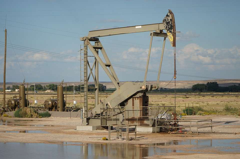 Petrolio: ecco perché le quotazioni stanno scendendo