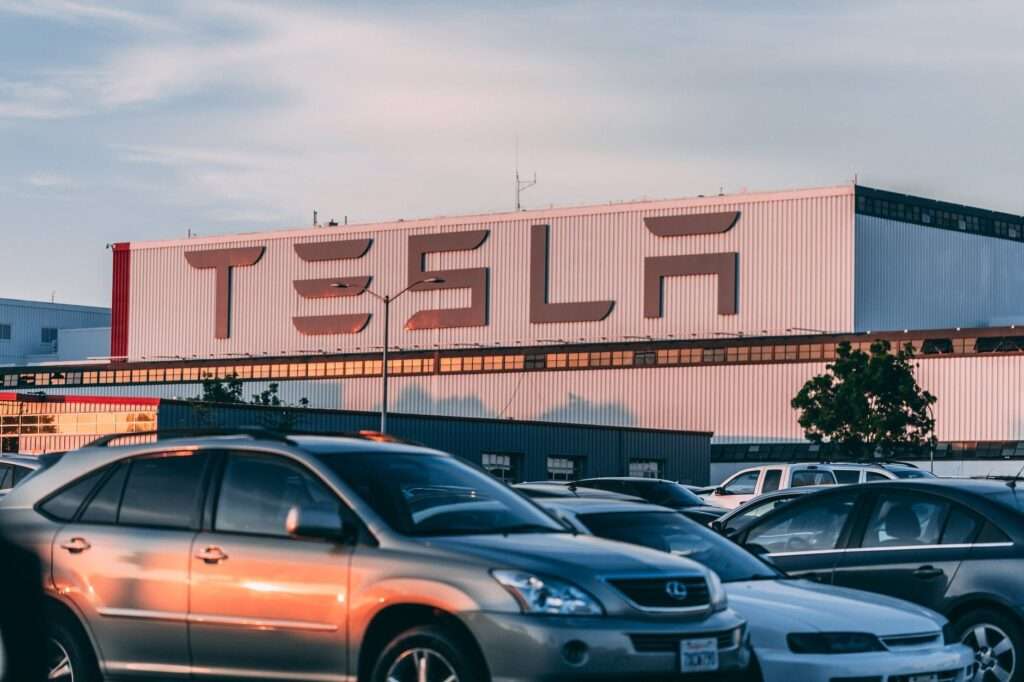 Tesla torna a crescere sul mercato cinese. Azione pronta al rimbalzo?