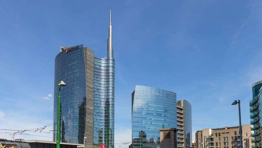 Azioni Unicredit: come operare su titolo con rottura massimi?