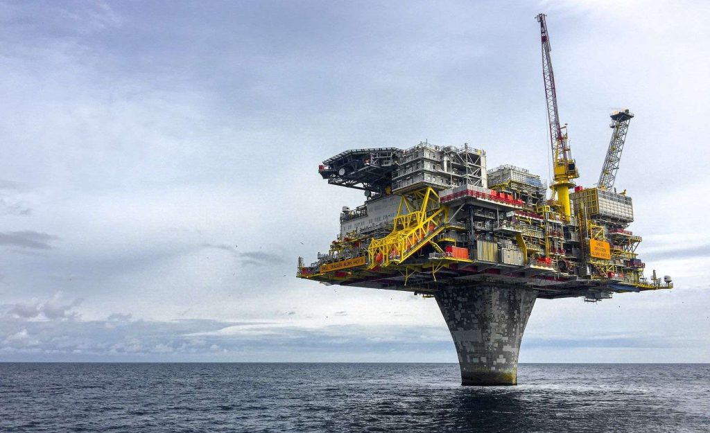 Petrolio: Opec+ aumenta produzione da maggio, per barile target a 95$