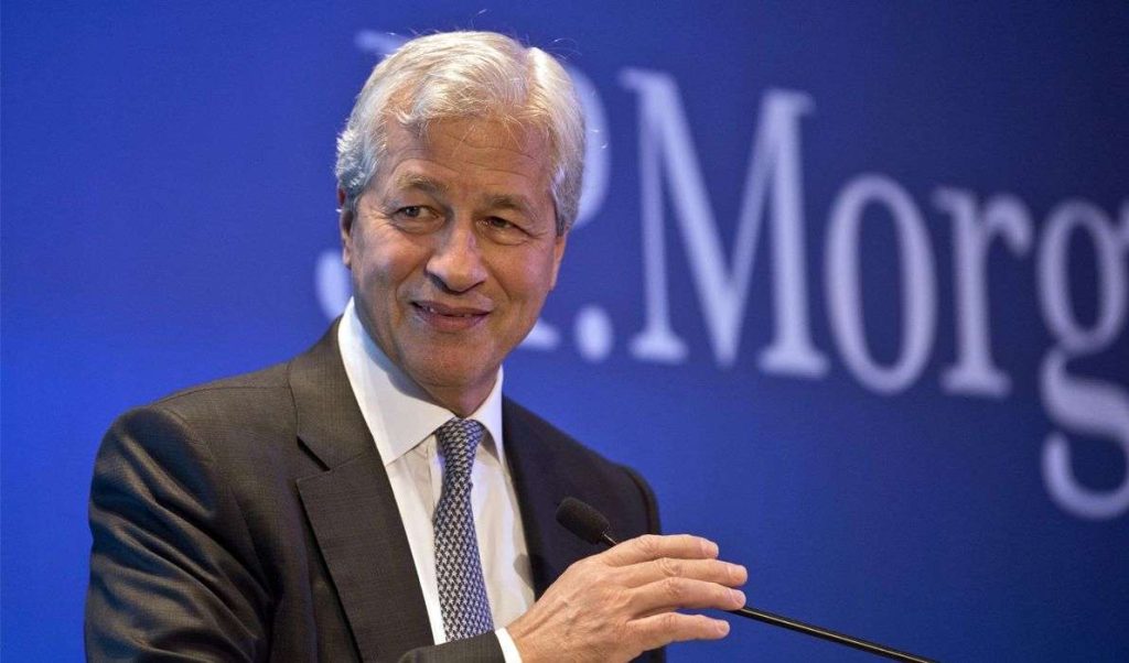 JP Morgan: azionisti contro piano stock option del Ceo, cosa fare in Borsa?
