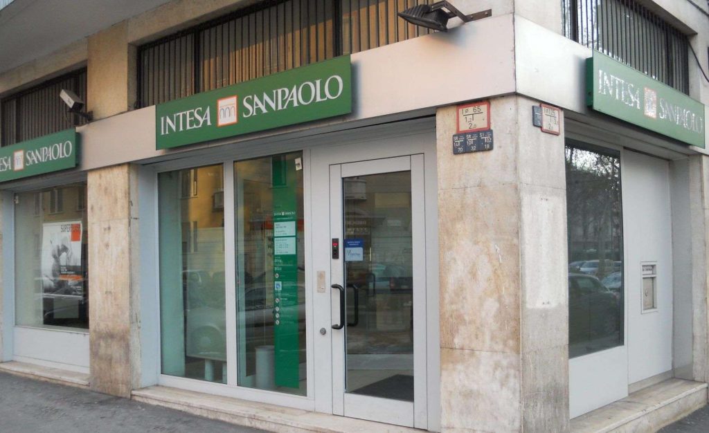 Intesa Sanpaolo: cosa fare in Borsa con le azioni?
