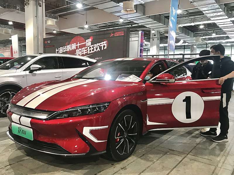 BYD: Warren Buffett vende le azioni e il titolo precipita in Borsa