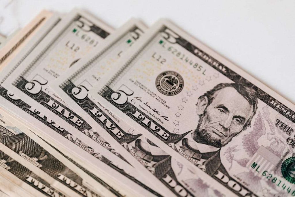 Dollaro USA: novembre è stato il mese peggiore dal 2010, ora che succede?