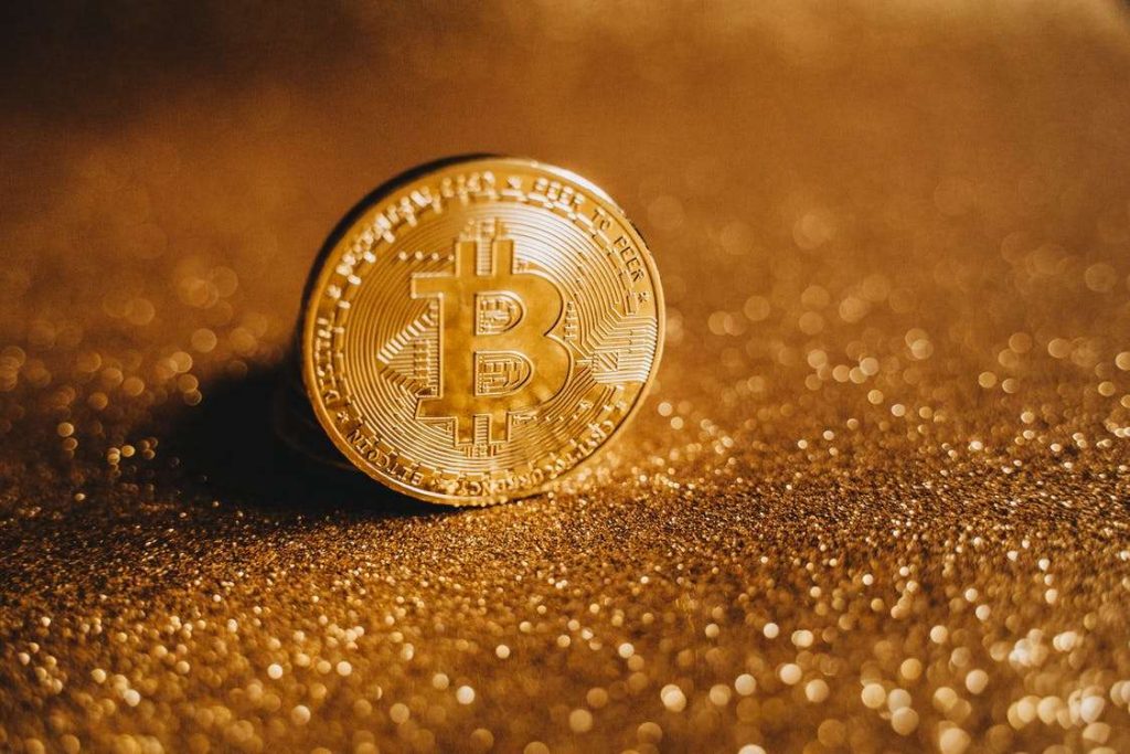 Bitcoin torna sopra 23.000 dollari, è pronto per un nuovo rally?