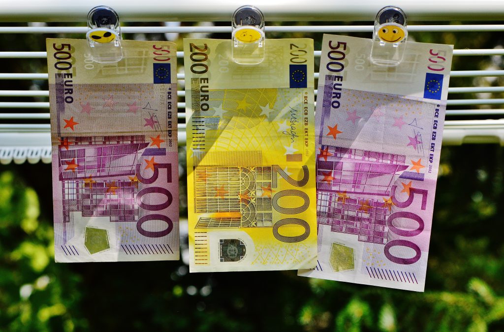 Euro dollaro, la parità a un passo