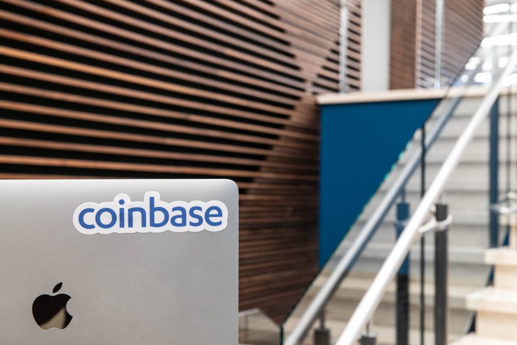 Coinbase, accordo con BlackRock in attesa della trimestrale