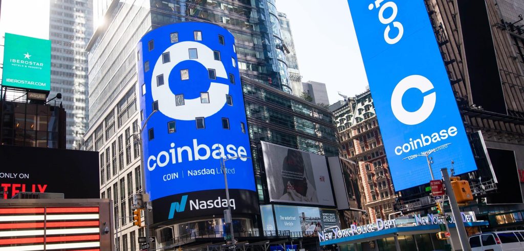 Coinbase sigla accordo con BlackRock su criptovalute, azioni volano a Wall Street