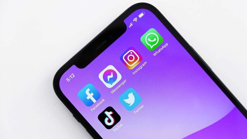 Un telefono con app di social newtork