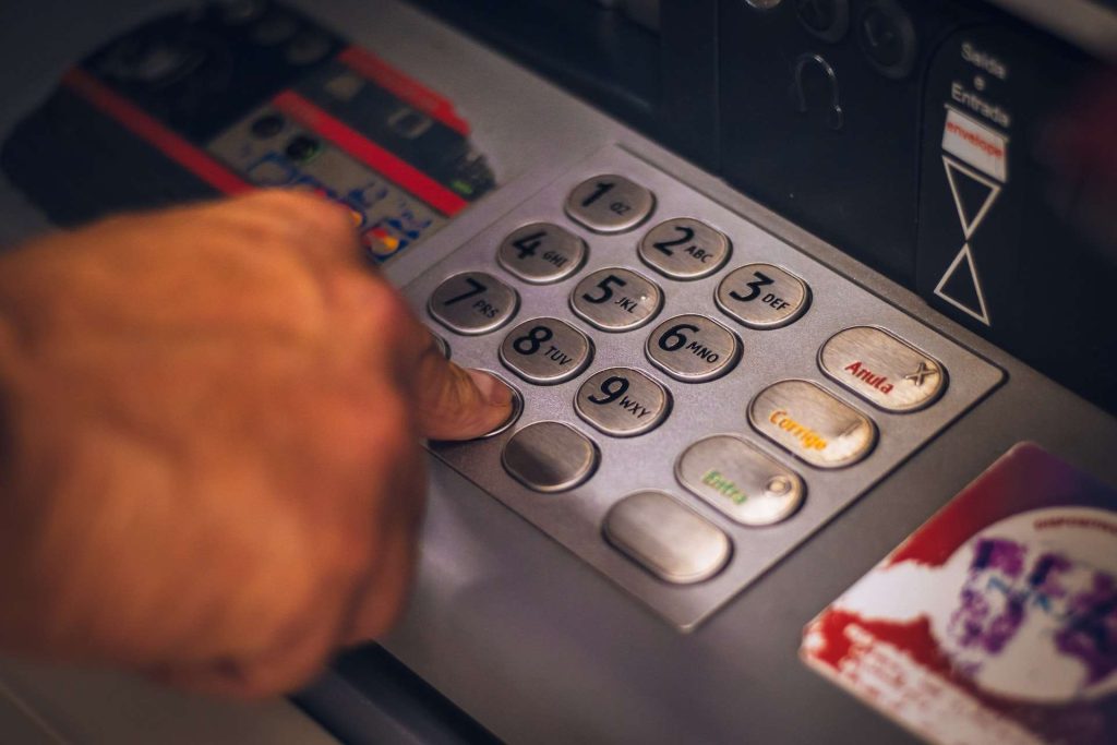 Banche italiane: tassa su extraprofitti pesa in Borsa