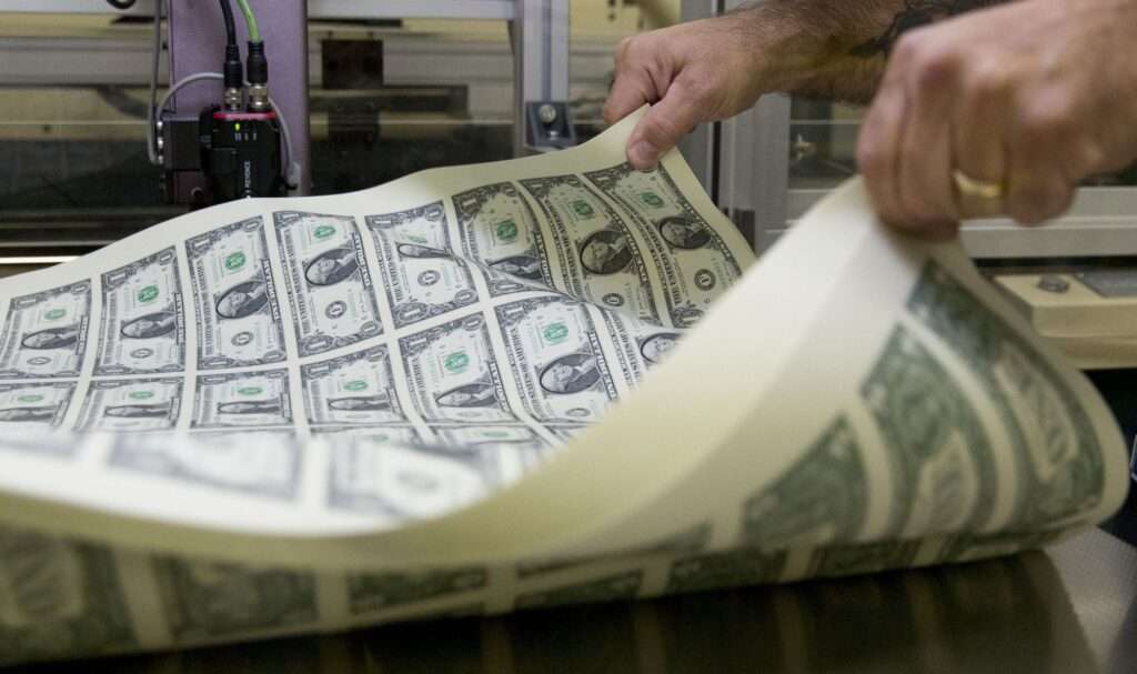 Banche centrali: perché l'espansione monetaria causa inflazione e indebolisce la valuta