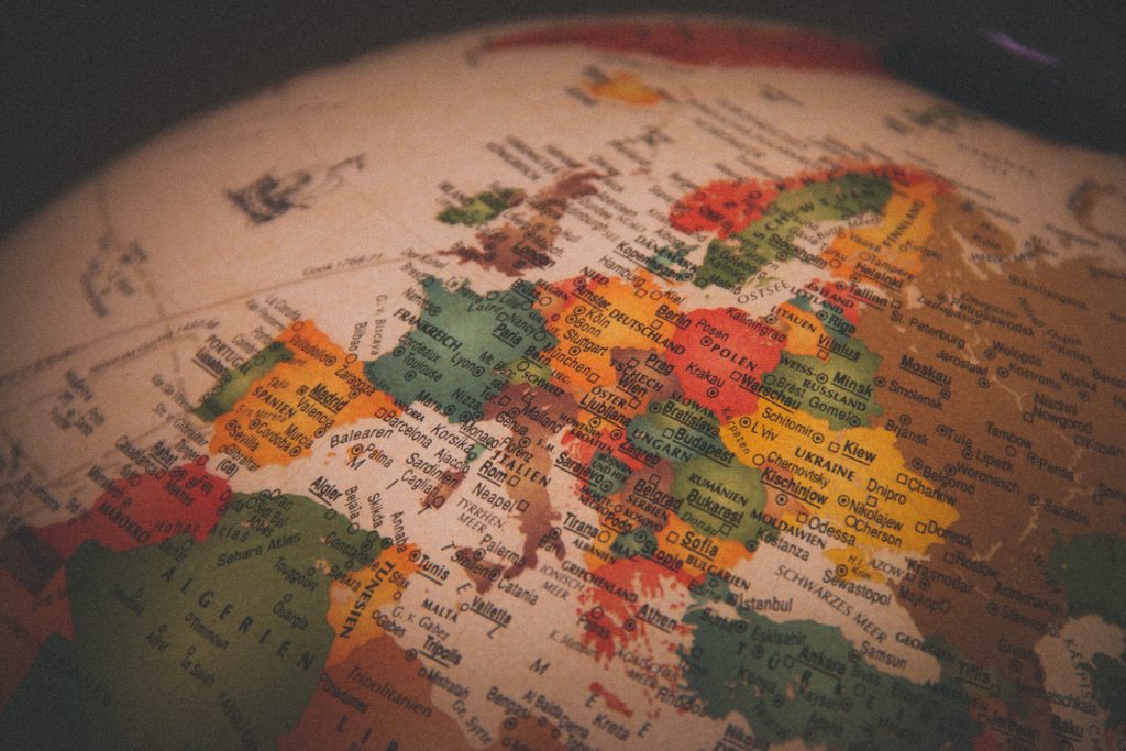 Un mappamondo con in primo piano il Vecchio continente