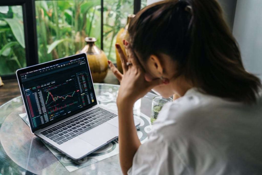 BUSD: le autorità USA ordinano di interrompere l'emissione della stablecoin