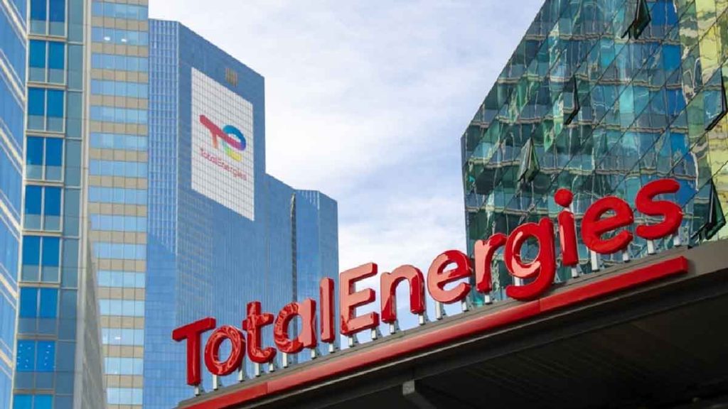 TotalEnergies: il 2022 si chiude con numeri record. Come muoversi ora sul titolo?