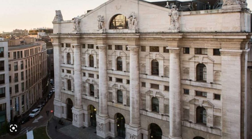 Una vista di Palazzo Mezzanotte, la sede di Borsa Italiana