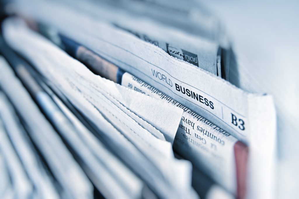 Un giornale aperto sulla pagina degli affari