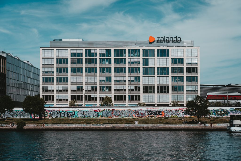 Una sede di Zalando il colosso tedesco dell'abbigliamento e-commerce