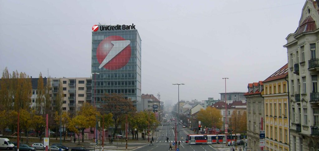 UniCredit: pronta ad acquistare partecipazioni dallo spin-off di Amundi