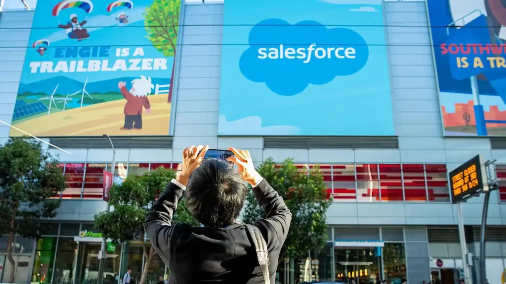 Azioni Salesforce: prezzi pronti per nuovi top dopo dati trimestrali?