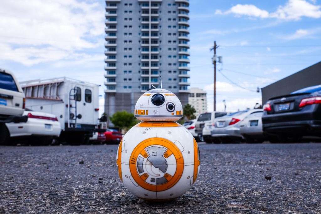 Robot di intelligenza artificiale ispirato alla serie Star Wars