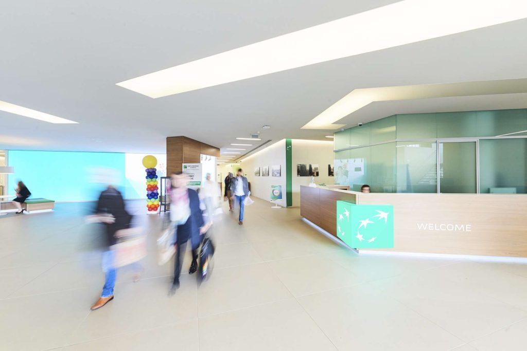L'interno di una sede di BNP Paribas In Francia