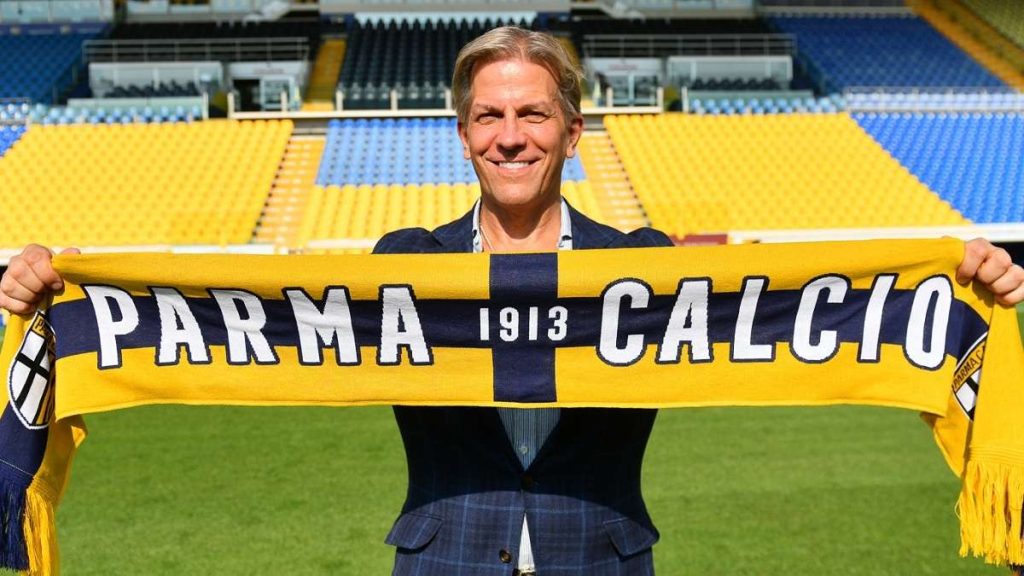 Kyle Krause con la sciarpa del Parma