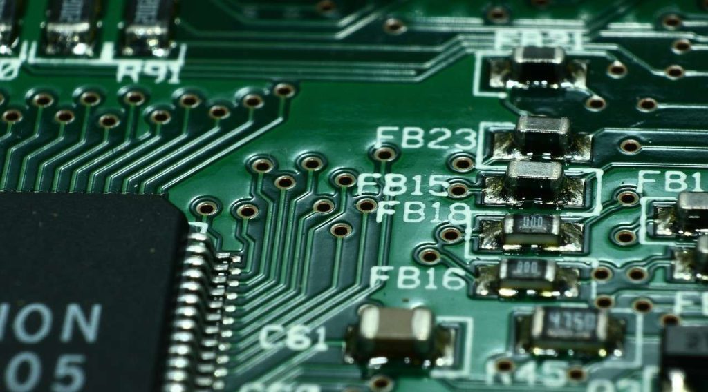 Chip intelligenza artificiale: le nuove strette USA colpiscono il Medio Oriente