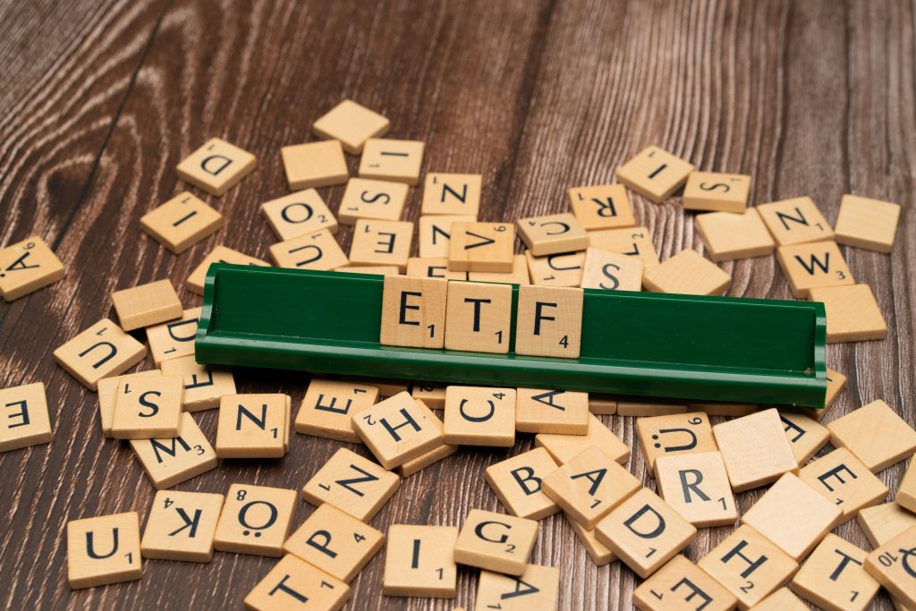 L'immagine di Markus Winkler parola ETF composta con le tessere del gioco Scarabeo