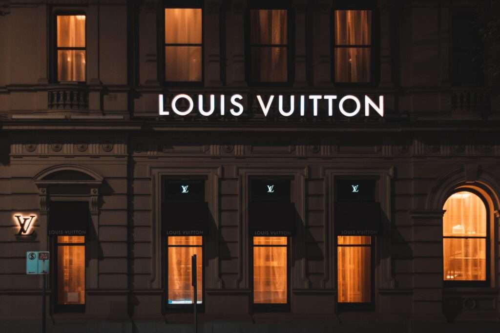 Azioni LVMH: possibili nuovi minimi annuali dopo la deludente trimestrale?