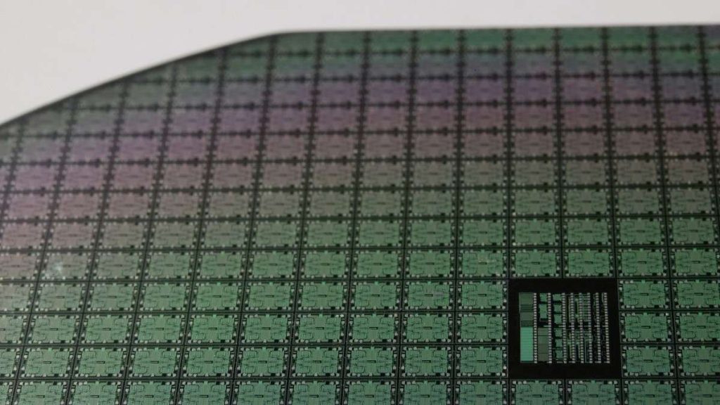 Una tastiera del computer in bianco e nero