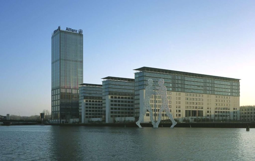 Nell'immagine, le Allianz Treptower a Berlino