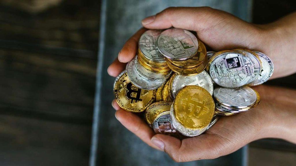 Un investitore con le sue criptovalute