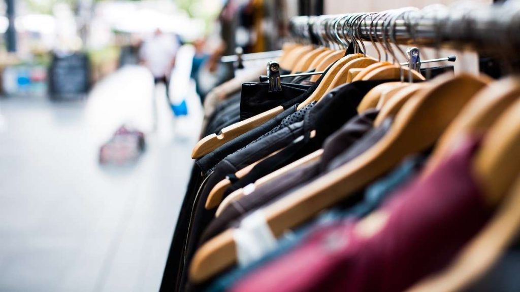 Un negozio di fast fashion