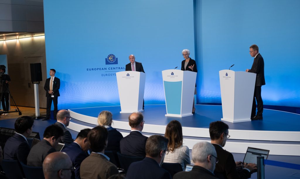 BCE: il mercato sconta 6 tagli dei tassi d'interesse nel 2024