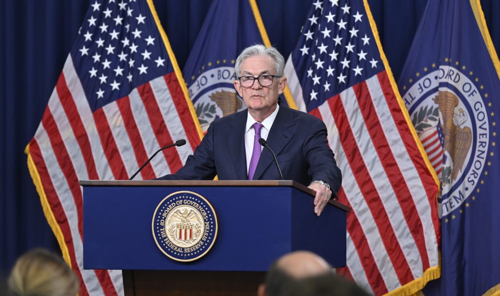 Fed: 3 tagli dei tassi nel 2024, Borse in rialzo
