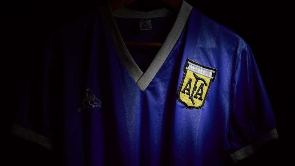 La maglia di Diego Armando Maradona indossata nei quarti di finale del Mondiale 1986 in Messico