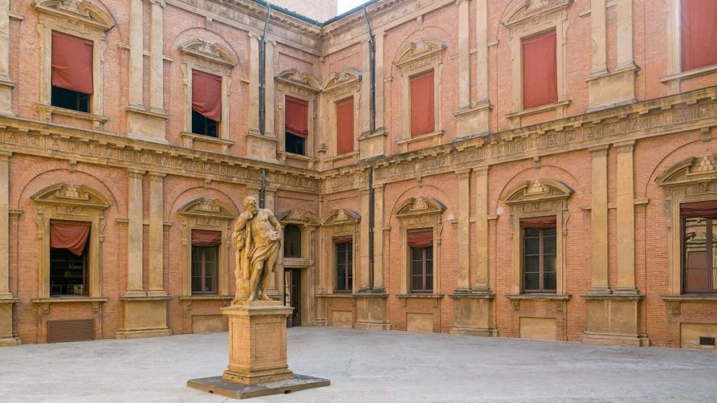 L'interno dell'Università di Bologna