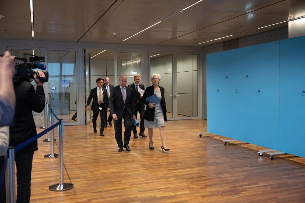 BCE: per gli economisti arriveranno 4 tagli dei tassi nel 2024