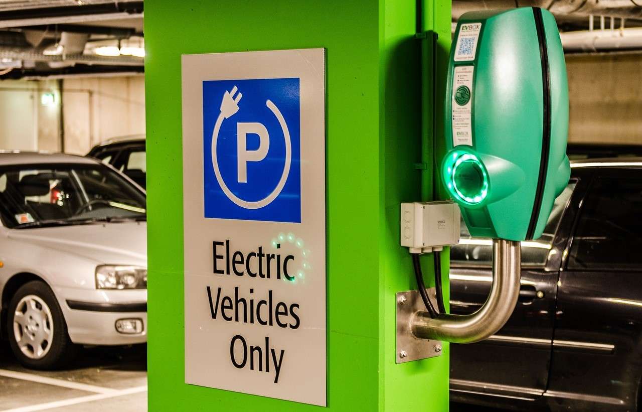 Auto elettriche: Tesla taglia i prezzi e manda KO i produttori cinesi