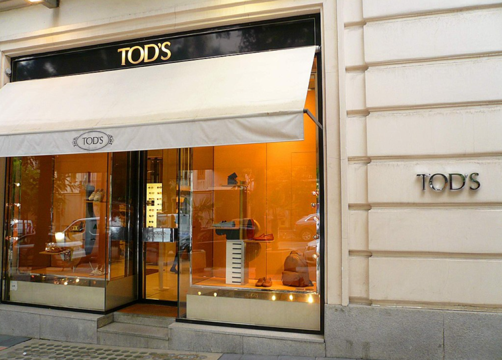 Le vetrine di un negozio Tod's