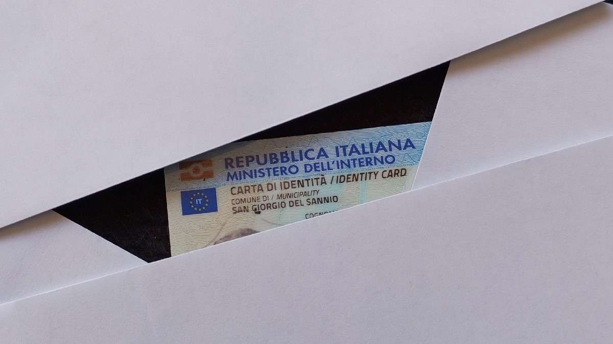 Una carta d'identità smarrita
