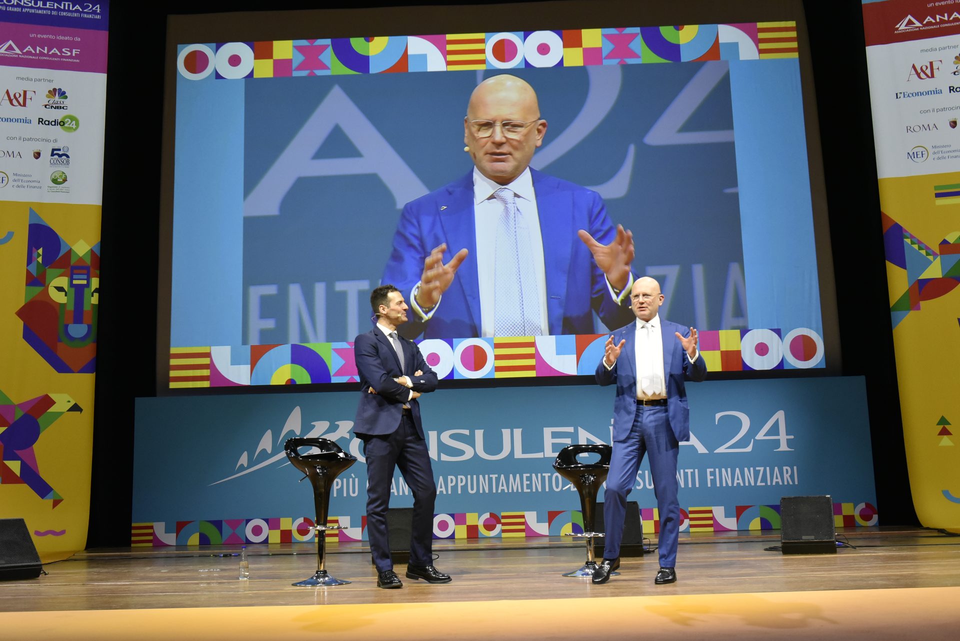 Nell'immagine il presidente di Anasf, Luigi Conte, sul palco durante un convegno di Consulentia 2024