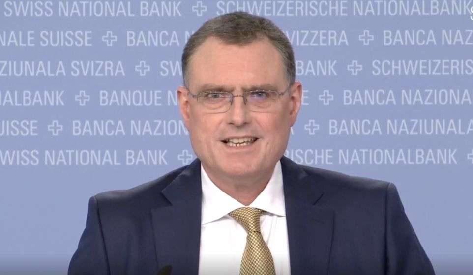 Un'immagine di Thomas Jordan tratta da una recente conferenza stampa della SNB