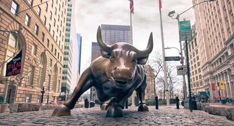 L'iconica statua del toro all'esterno di Wall Street